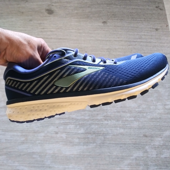 brooks ghost 12 size 11.5